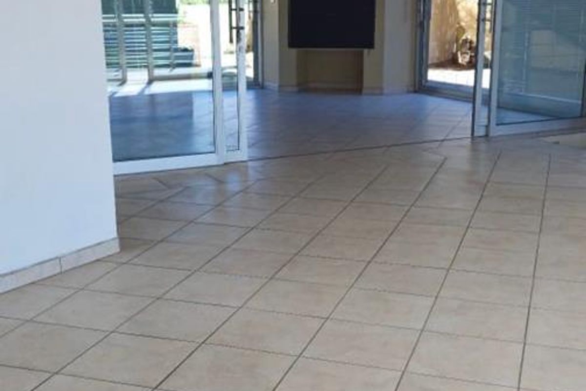 Architecturally designed Jet Setter Home. - Photo 2