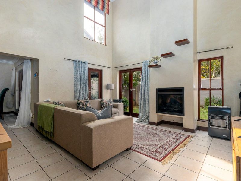 3 Bedroom House for Sale in Dainfern - Photo 2