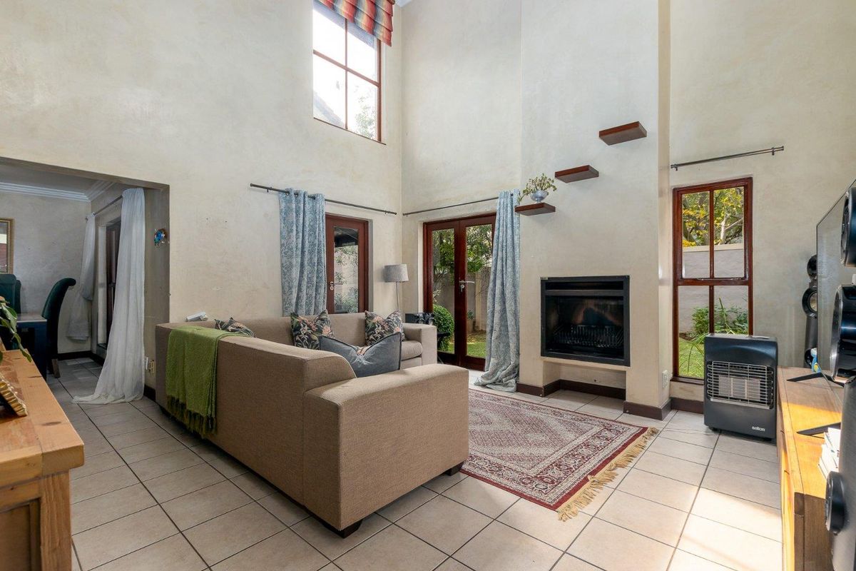 3 Bedroom House for Sale in Dainfern - Photo 2