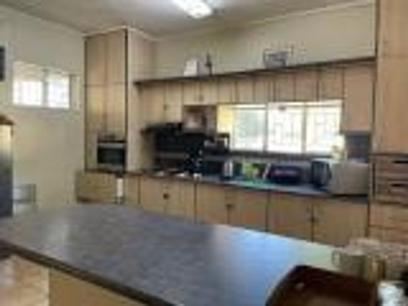 Perfect School Setup: Prime Location - Photo 9