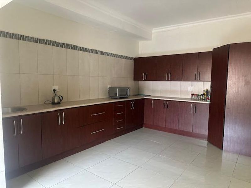 Income Generator in the Heart of Education Hub – Steps from Grey & Eunice! - Photo 2