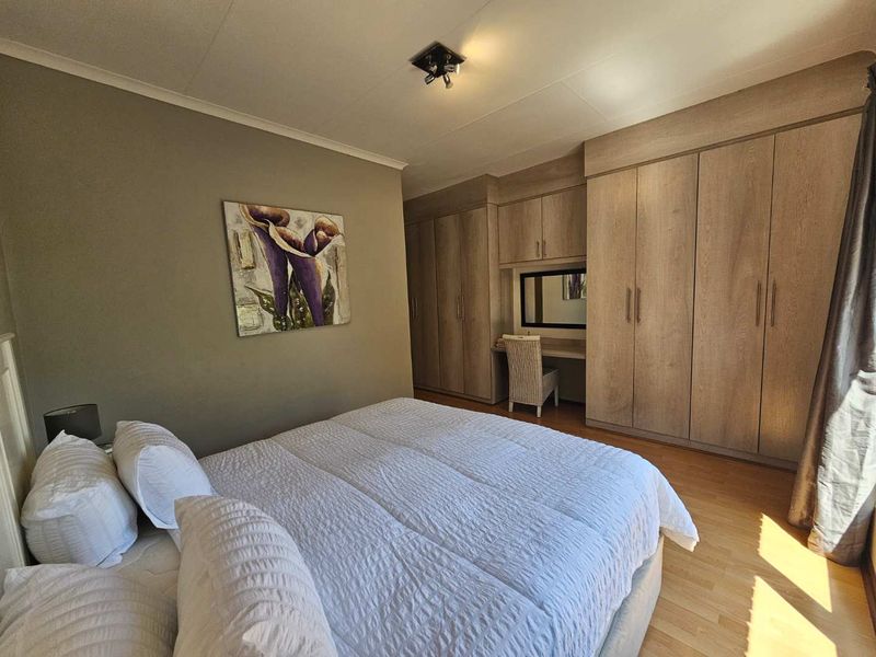 Exclusive 3 Bedroom, 2 Bathroom, Double Garage, Fully Furnished Duplex Townhouse in Woodhill Golf Estate. Ideal for Embassy Staff and Executives! - Photo 6