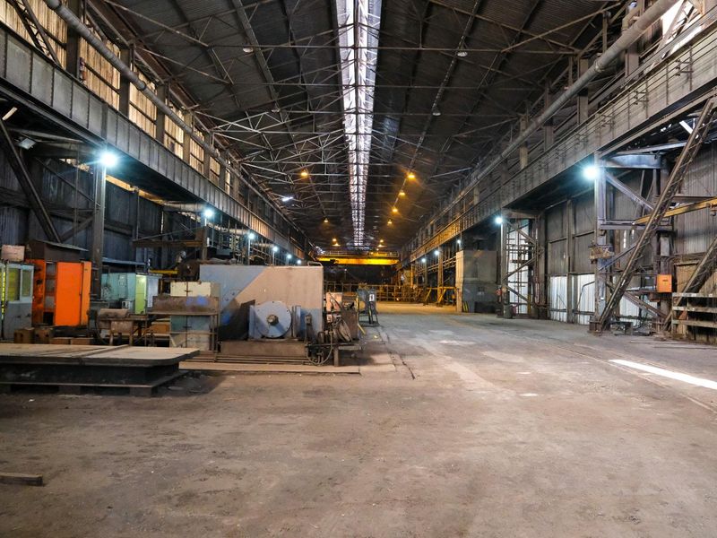 TO LET - WORKSHOP WITH 90 TON & 20 TON CRANES, OFFICE & YARD - Photo 6