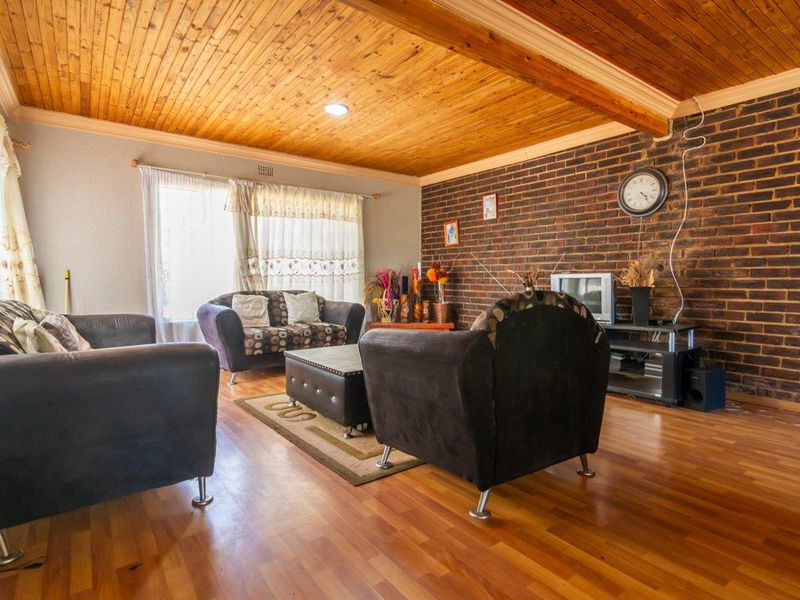 Discover the Charm of Corner Living - Photo 5