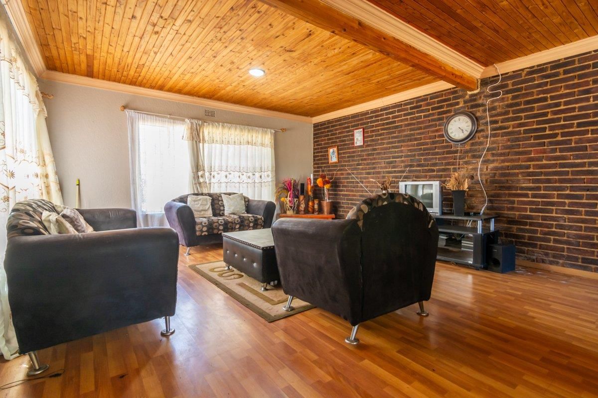 Discover the Charm of Corner Living - Photo 5