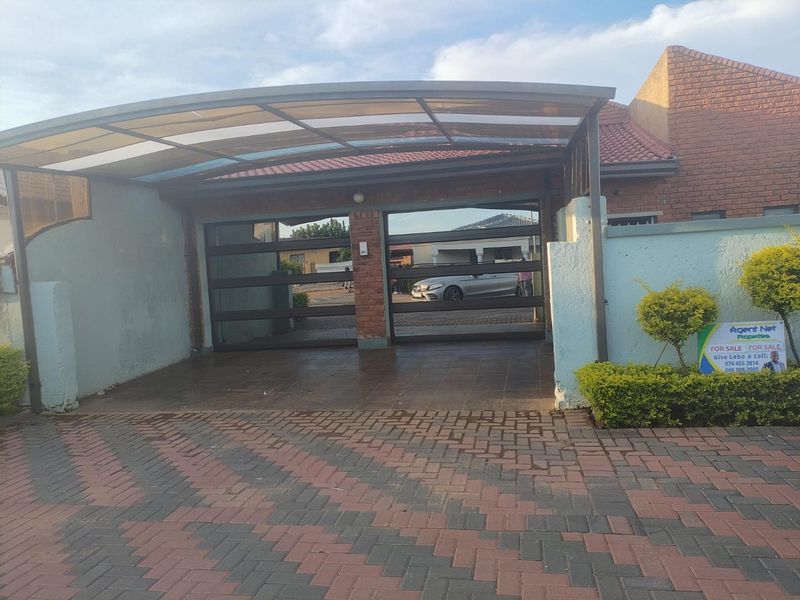 3 Bedroom in Mamelodi - Photo 2