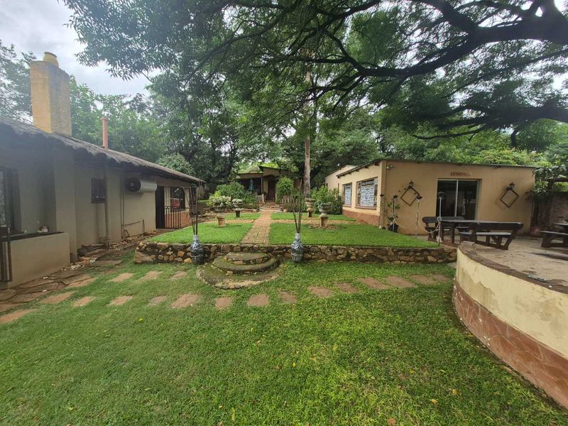 PLOT WITH TWO HOUSES AND FLAT FOR SALE-GROENKLOOF MOOINOOI - Photo 2