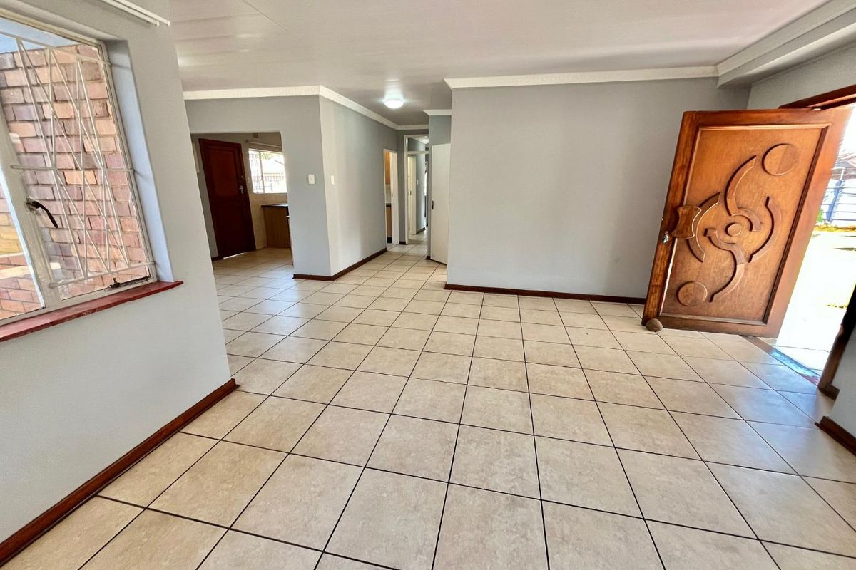 "Move-In Ready: Modern 4-Bed Home in Prime Van Dyk Park - Photo 4