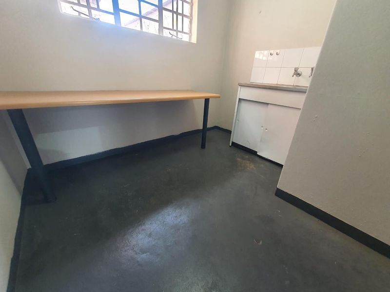 Neat Newly Painted Factory To Let - Photo 10