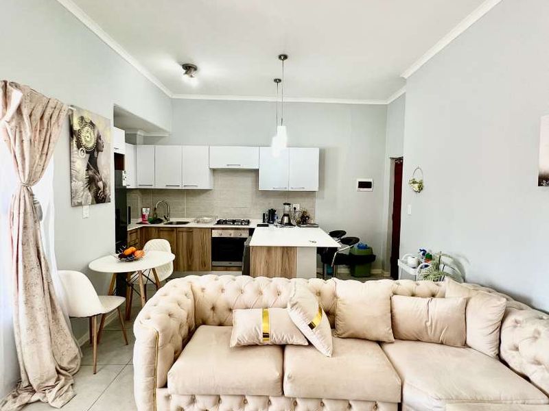 Lovely Upmarket One Bedroom Apartment in Modderfontein Up for a Grab! - Photo 6