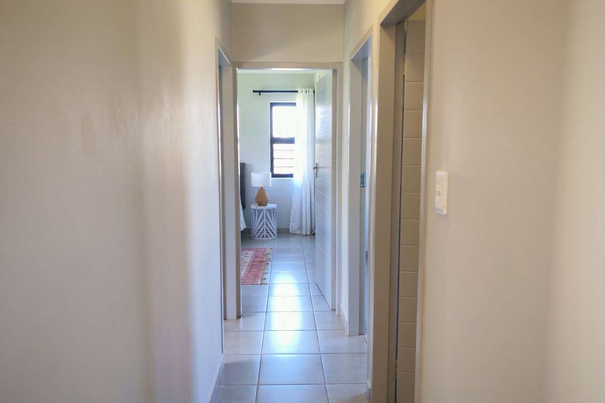 "Experience Elegance & No Transfer Fees Today!" - Photo 4