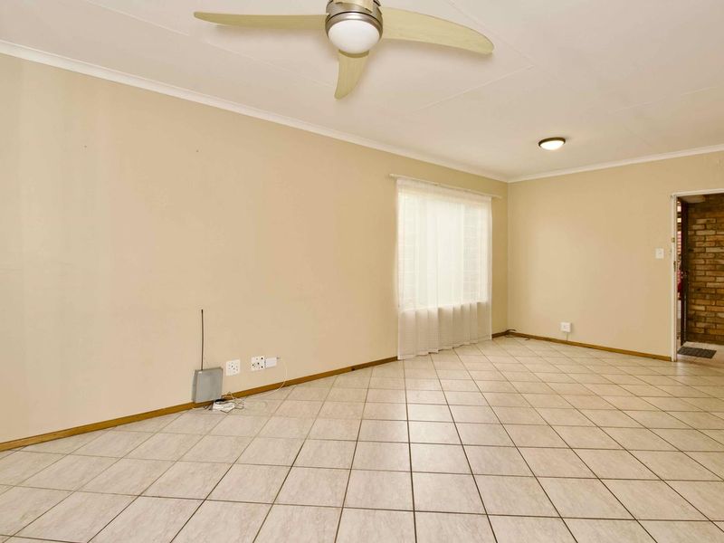 The ideal home in a great neighbourhood - Photo 6