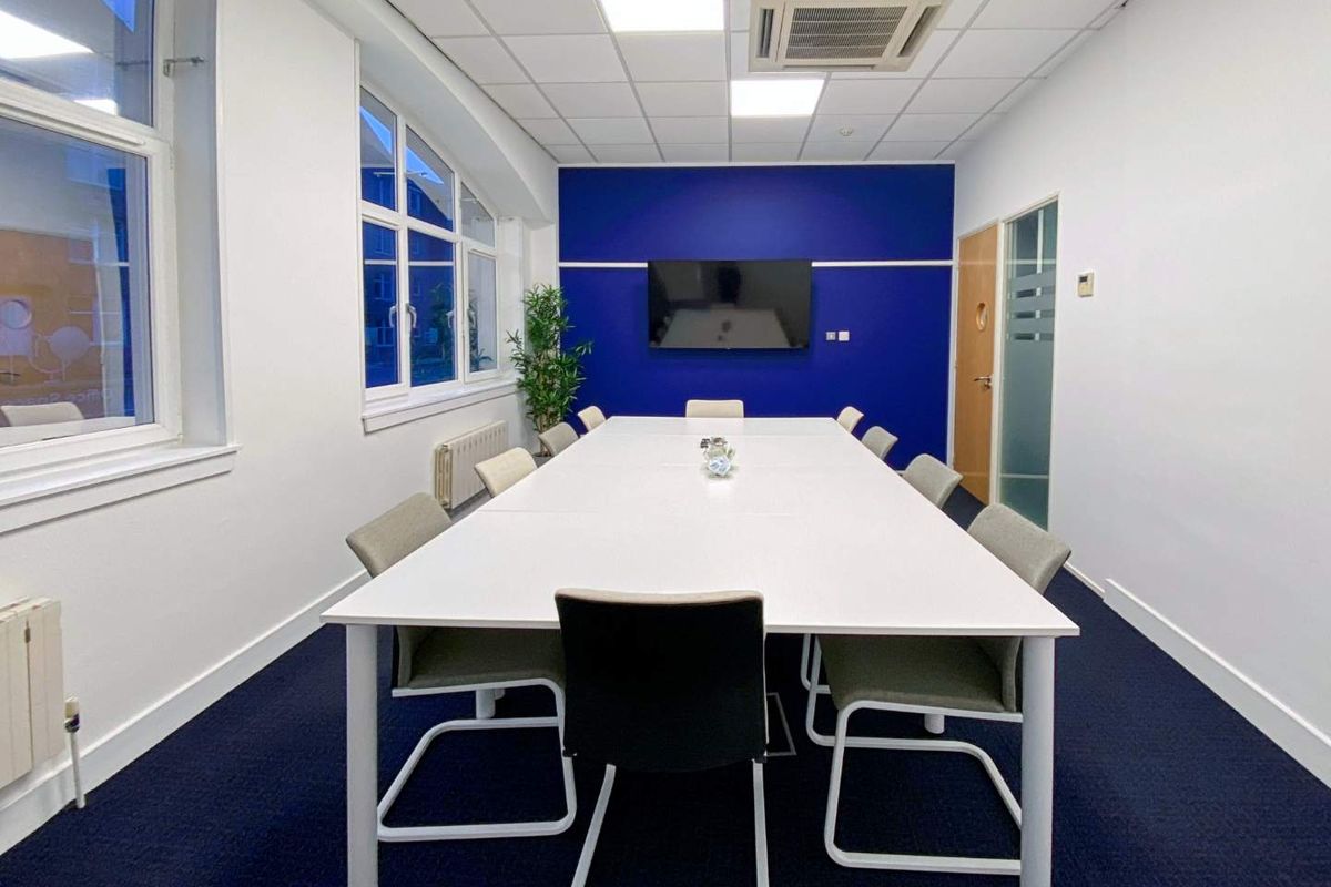 Find a dedicated desk in HQ Norwood - Photo 4