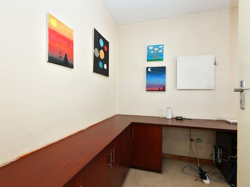 Ideally located 4 Bedroom/3.5 Bathroom Family Home - Photo 7