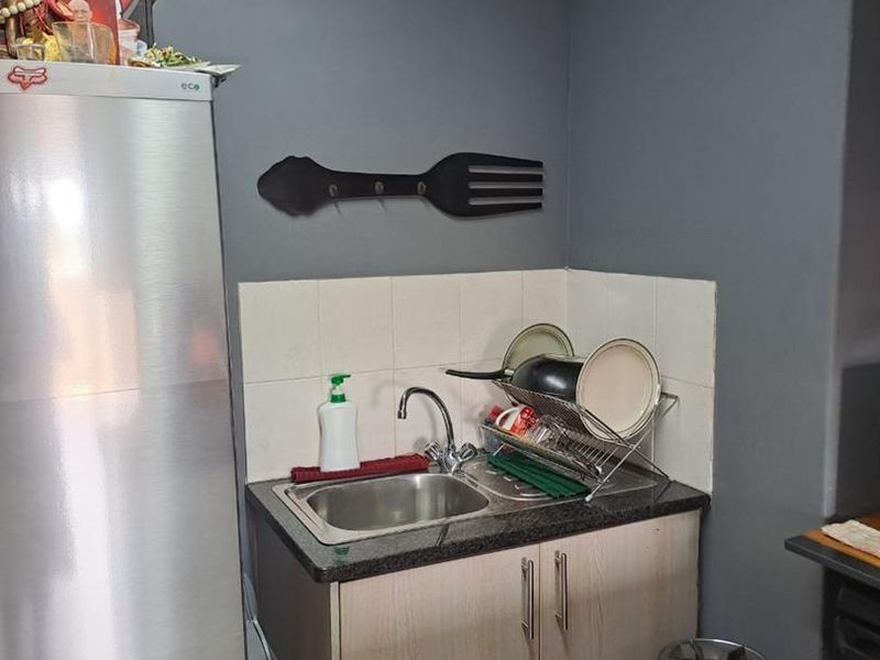 Stylish Loft Living in the Heart of Hillcrest – Perfect for Students & Young Professionals! - Photo 4