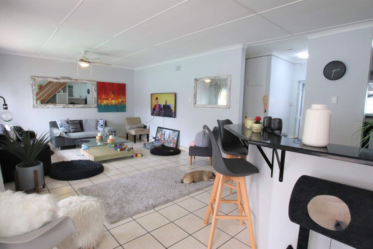 Pet friendly Garden Townhouse, with private pool within 500 meters of the Beach!! - Photo 4