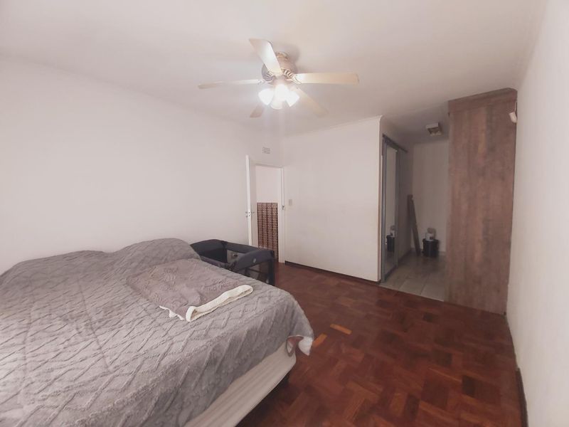 Gorgeous 5 Bedroom home - Photo 6
