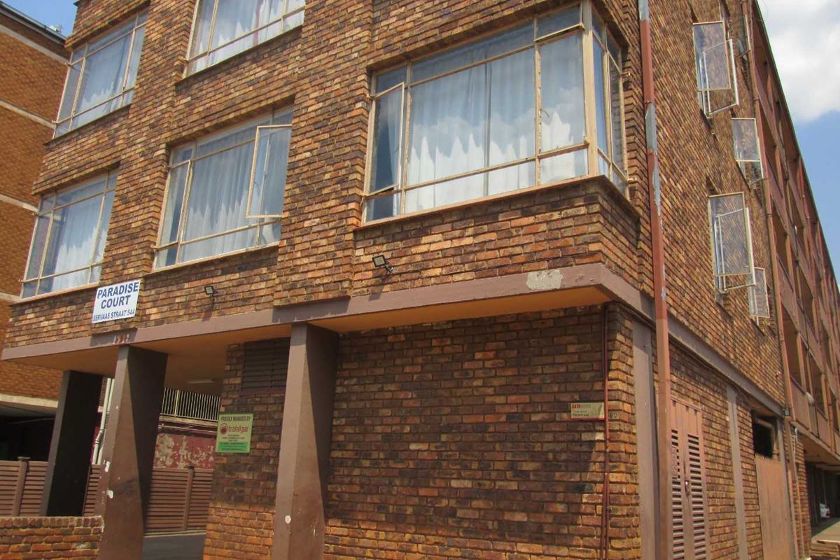 A BEAUTIFUL , NEAT AND CLEAN [2] TWO BEDROOMS APARTMENT FOR SALE IN PRETORIA WEST [ BARGAIN ] - Photo 3