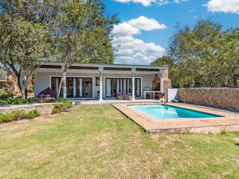 Hekpoort farm bliss: 4 homes, River frontage and Income potential - Photo 2