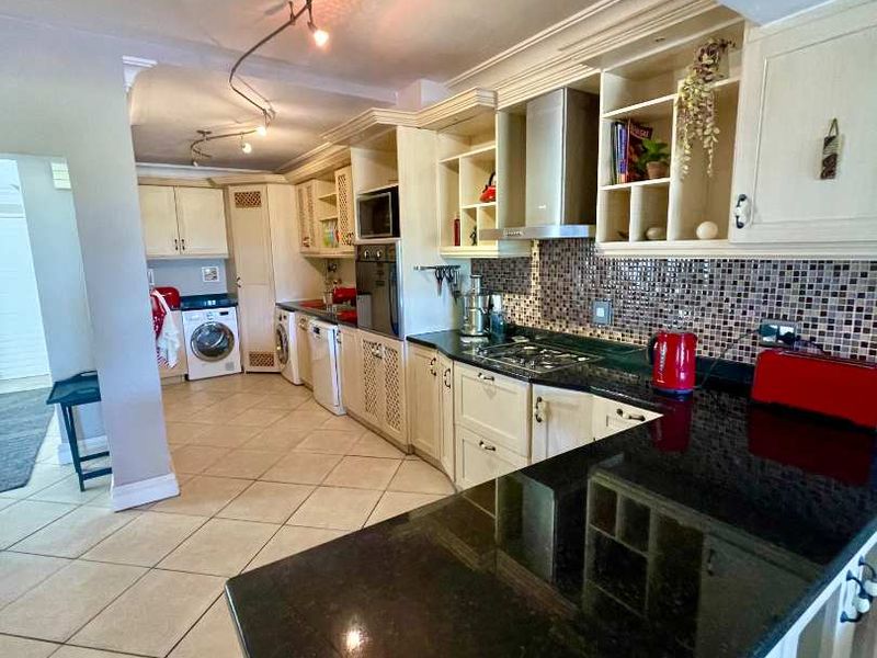 Ocean fronModern Ocean-Front - La Lucia Bay Townhouse for Sale | Umhlanga Rocks - Photo 9