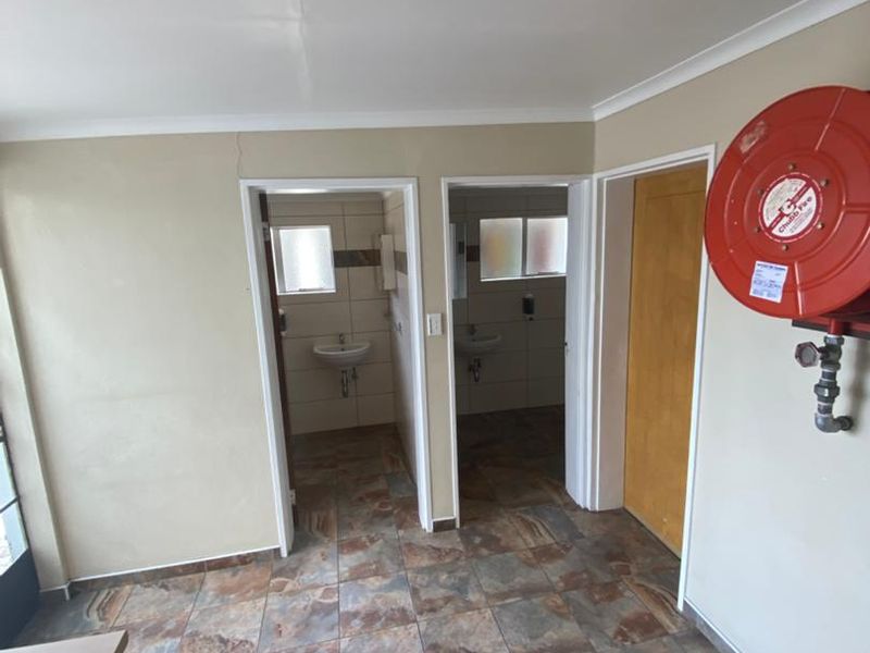 🌇 Prime Commercial Investment – Eros, Windhoek - Photo 7