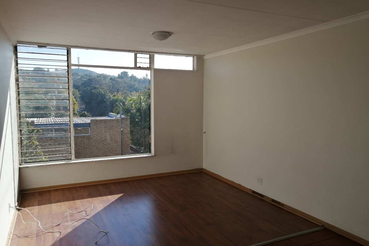 Cambray, 2 Bedroom for sale - Photo 3