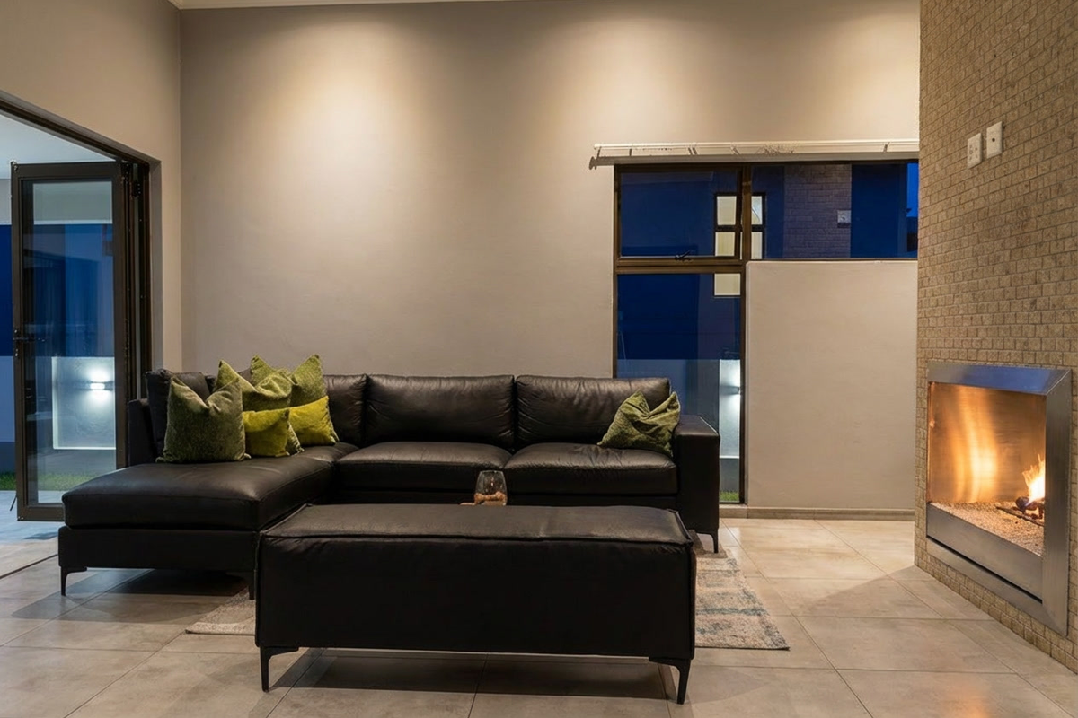 Warm & Inviting: 4 Bed Home in Exclusive Eye of Africa! - Photo 3