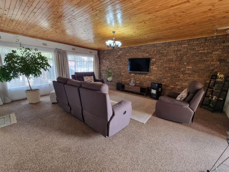 Ideal Family Home: Spacious & Move-In Ready! - Photo 6