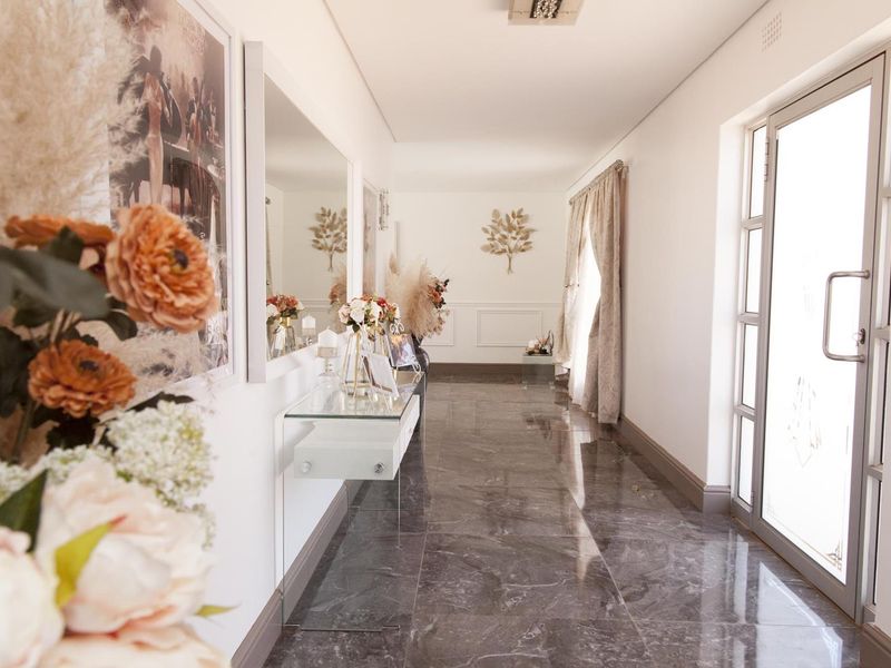 8 BEDROOM FAMILY HOME FOR SALE IN CHATSWORTH - R2.495m - Photo 3