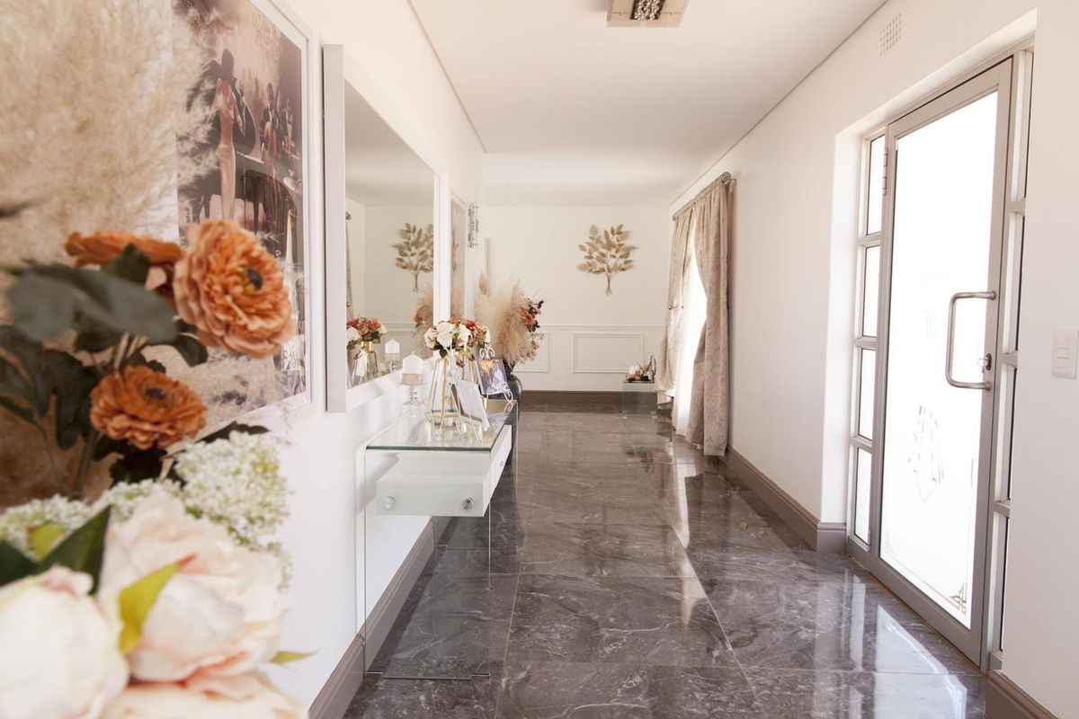 8 BEDROOM FAMILY HOME FOR SALE IN CHATSWORTH - R2.495m - Photo 3