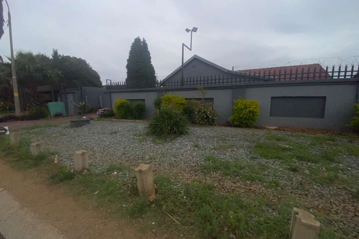 Modern 3-Bedroom Home with Flatlet for Sale - Photo 2