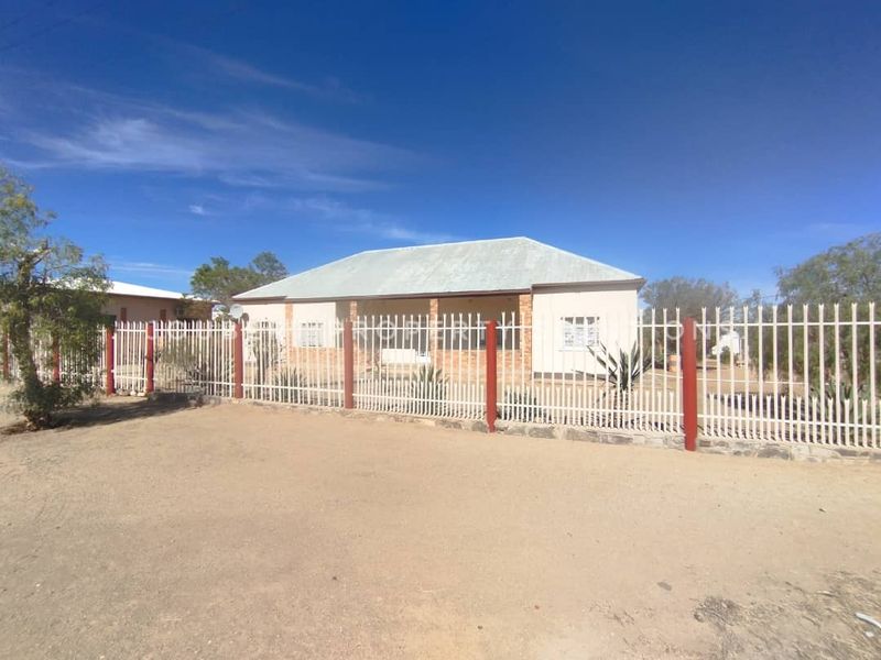 WELL LOCATED PROPERTY / INVESTMENT FOR SALE IN KARASBURG - NAMIBIA - Photo 8