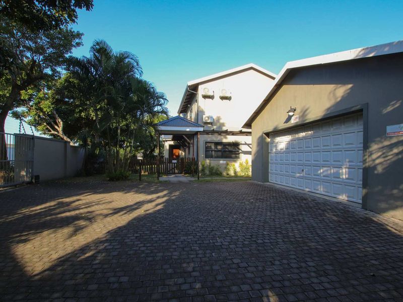 Superbly located, contemporary masterpiece with huge income generating potential and sea views! - Photo 9