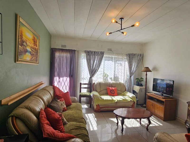 Modern 2-Bedroom Apartment in Horizon View - Photo 4