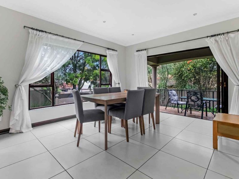 STRIKING DUPLEX HOME IN A QUIET SECURE ESTATE - Photo 4