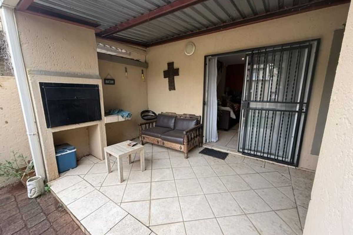 Well looked after 2-Bedroom Duplex with Private Patio, Built-In Braai & Excellent Security - Photo 3