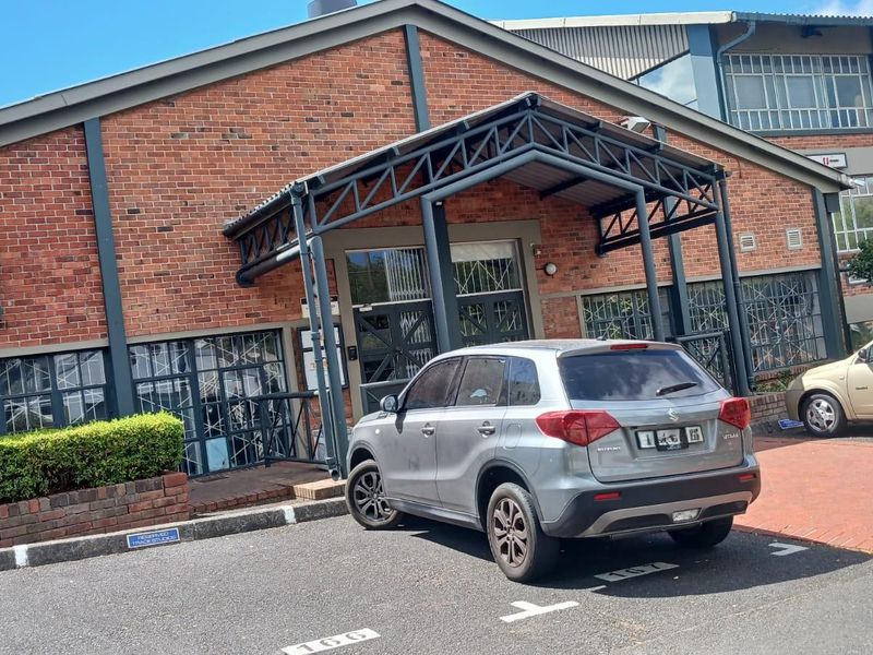 Commercial property for sale in a secure business park with great potential - Photo 2