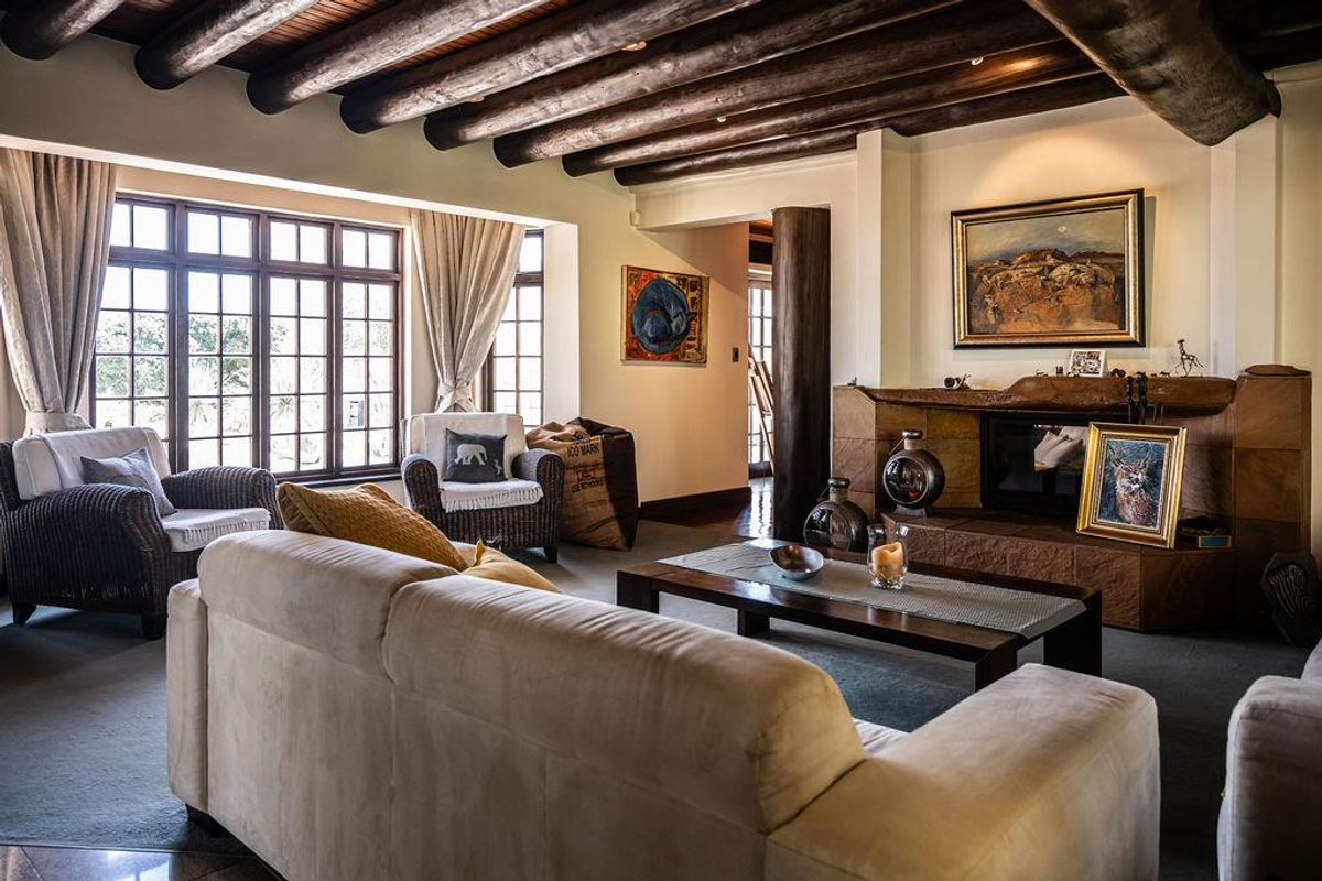 FOR SALE- MASSIVE 3 BEDROOM HOUSE WITH SEPARATE FLAT IN KRAMERSDORF, SWAKOPMUND, NAMIBIA - Photo 4