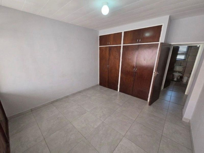 2.5 Bedroom Apartment Available in Waverley - Photo 4