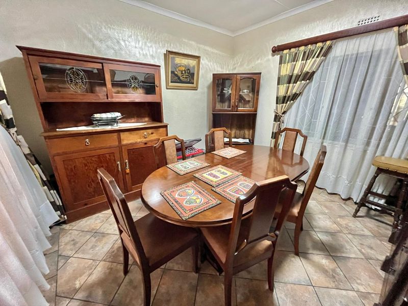 Stunning 4-Bedroom Home in the Secure Enclave of Freeway Park - Photo 5