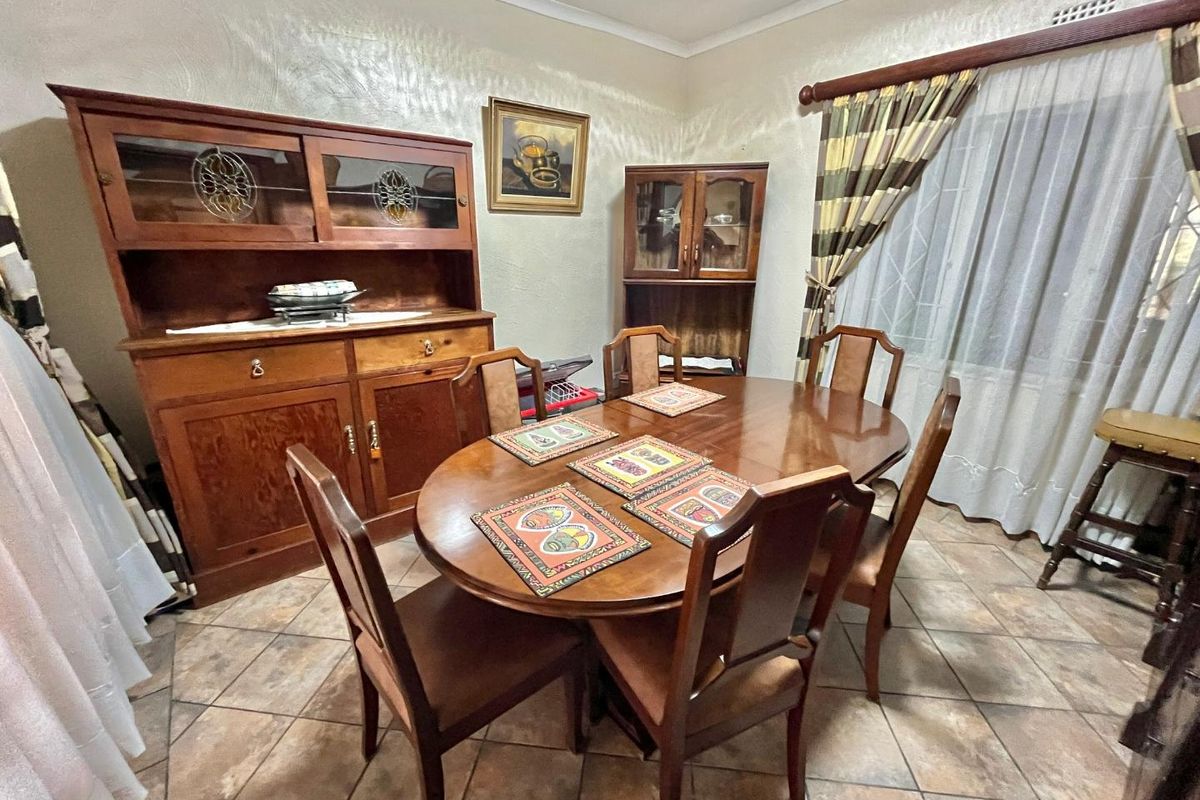 Stunning 4-Bedroom Home in the Secure Enclave of Freeway Park - Photo 5