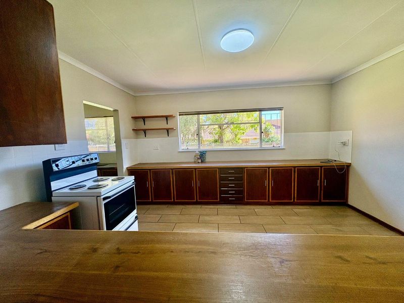 Comfortable family home in quiet street - Photo 6