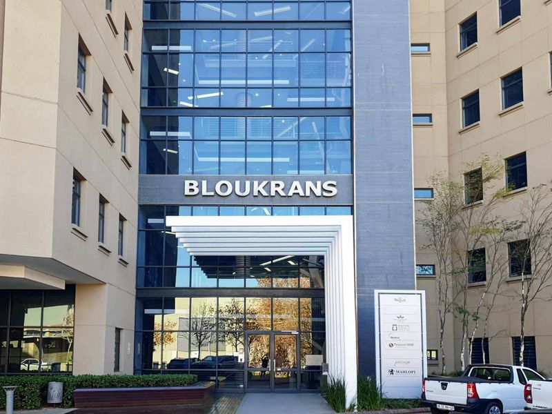 Private office space for 5 persons in Regus Lynnwood Bridge - Photo 2