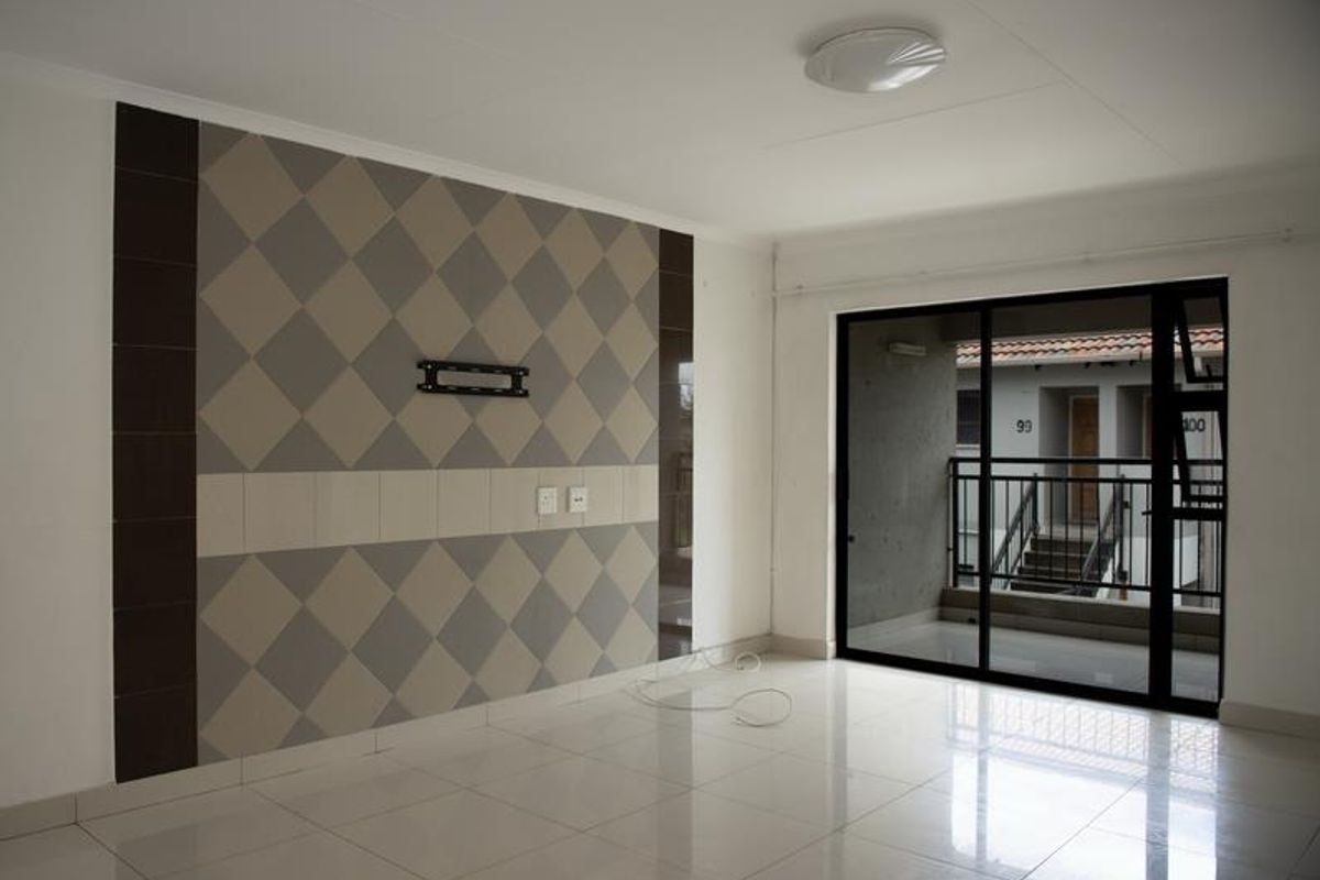 3 BEDROOM TOWNHOUSE - Photo 4