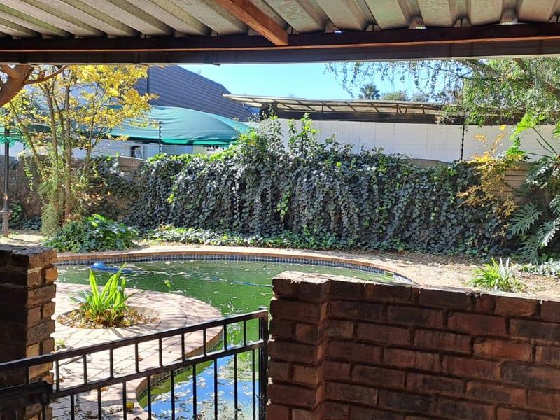 TLC Needed - Photo 9