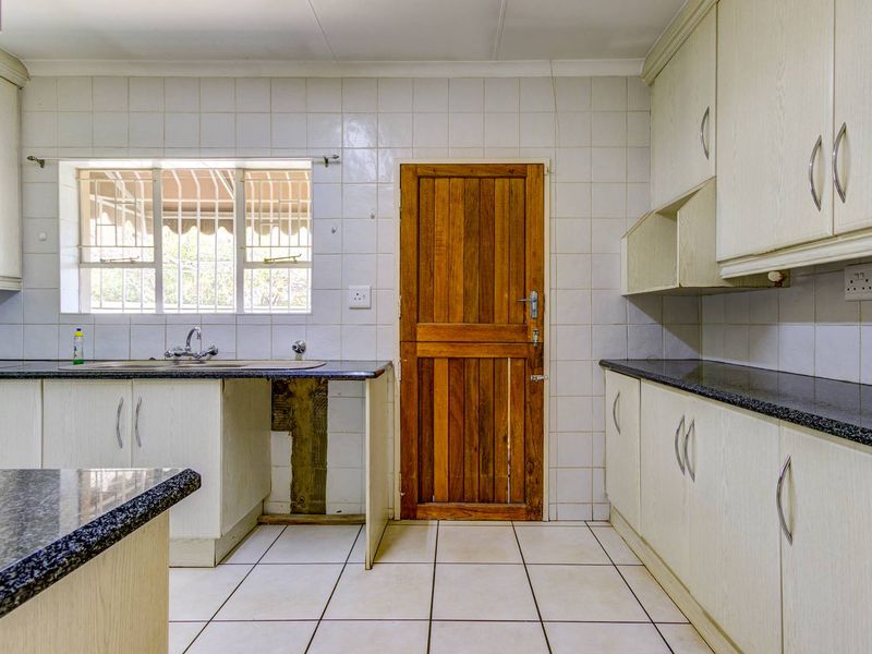 Townhouse for sale in prime Farrarmere location - Photo 5