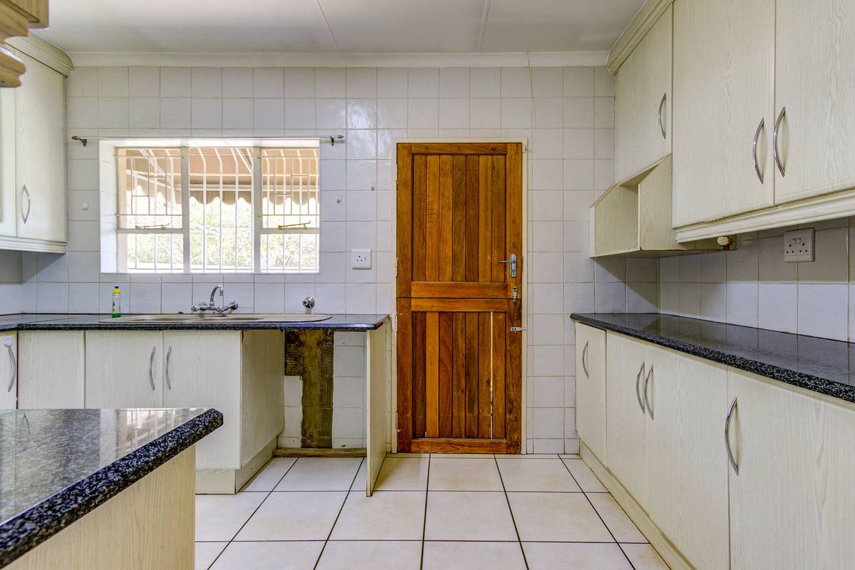 Townhouse for sale in prime Farrarmere location - Photo 5