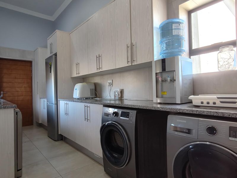 Architectural Marvel in Wildlife Development on the Garden Route - Photo 6