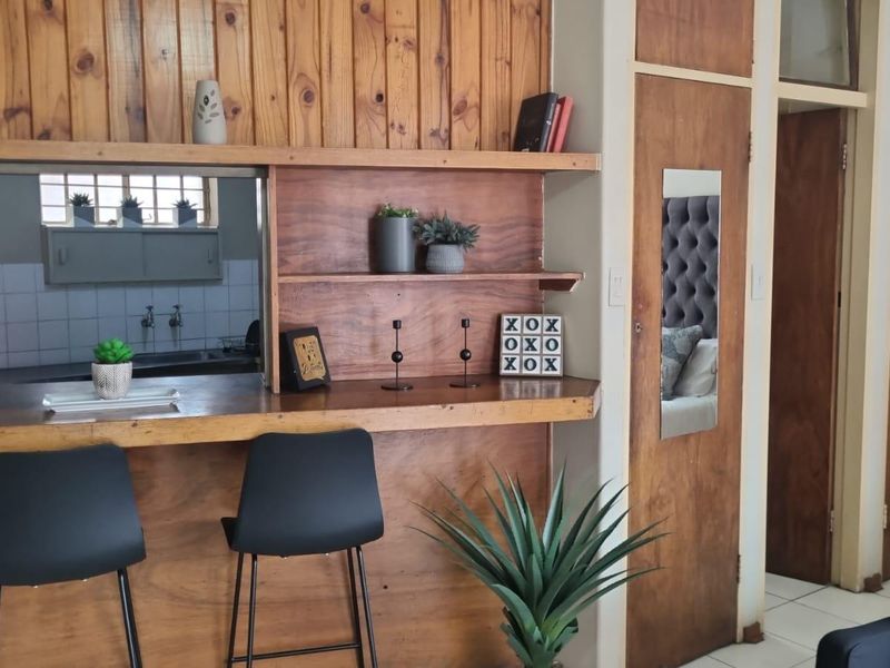 BRAAMFONTEIN,BACHELOR UNIT,R375000 - Photo 6