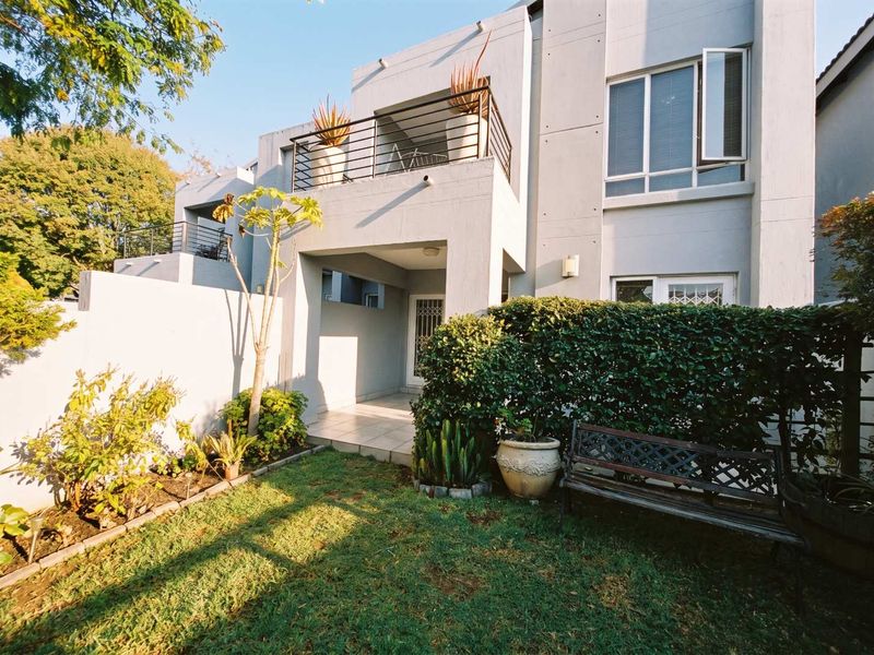 Beautiful Two Bedroom Garden Apartment in Broadacres - Photo 1
